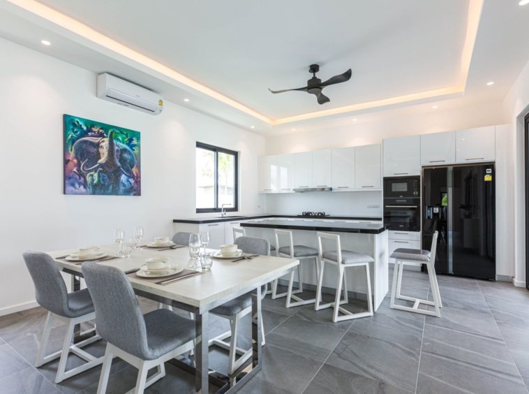 Highland Villa image